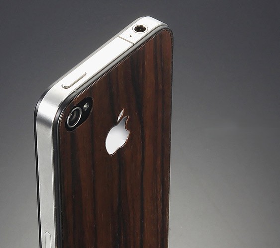 imagen 3 de Un iphone de madera.