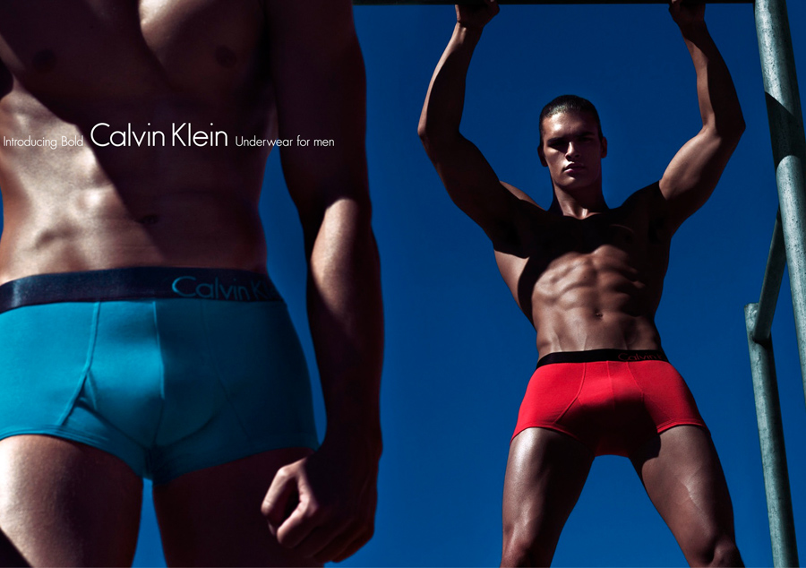 imagen 4 de Calvin Klein bajo la ropa.