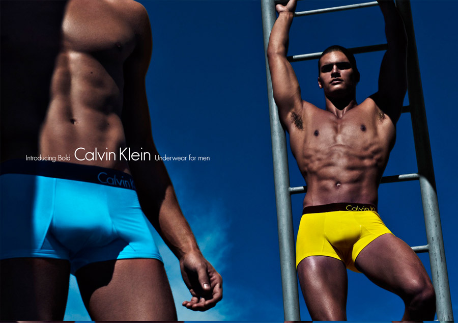 imagen 2 de Calvin Klein bajo la ropa.