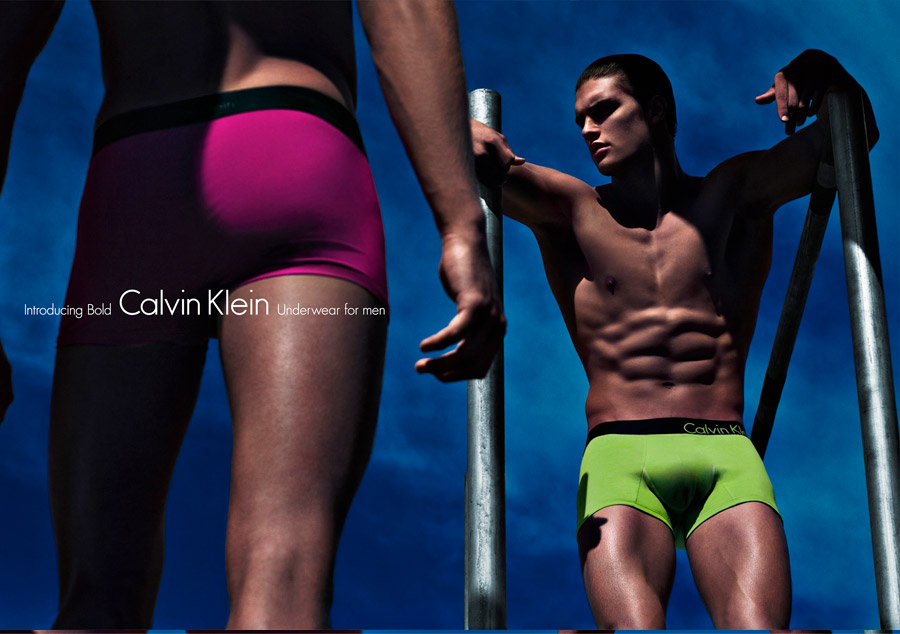 imagen 1 de Calvin Klein bajo la ropa.