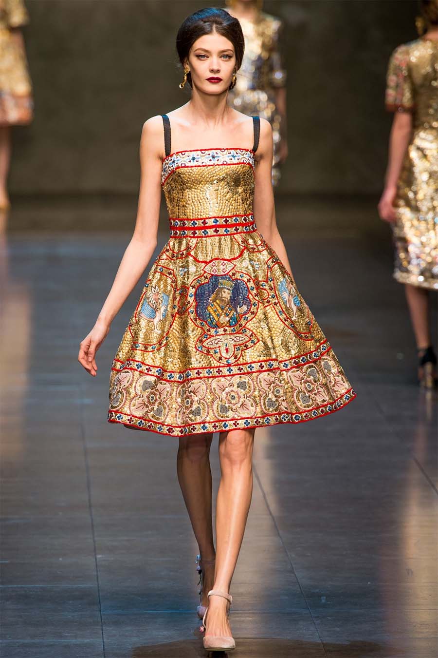 imagen 2 de Dolce&Gabbana salve a la reina.