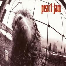 «Elderly woman behind the counter in a small town». Pearl Jam.