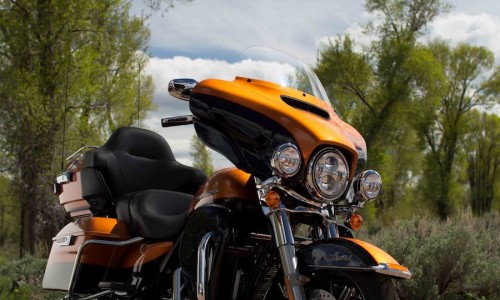 Harley-Davidson hace rugir el pavimento.