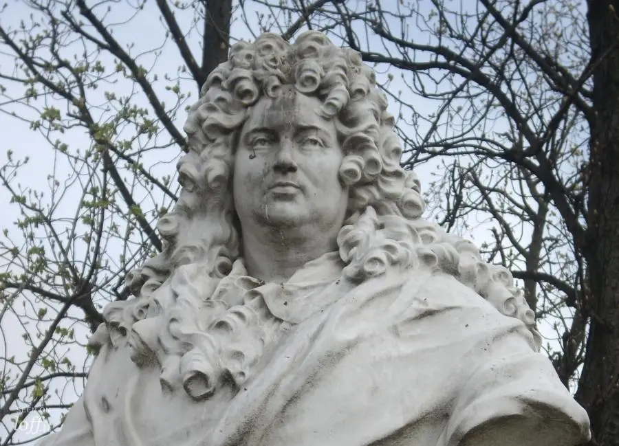 Puedes decir con certeza que lo amado es siempre bello, pues del amor el destello a todo infunde belleza; añade que la hermosura vale mucho, mas no tanto como el ingenio; el encanto más precioso y que más dura.