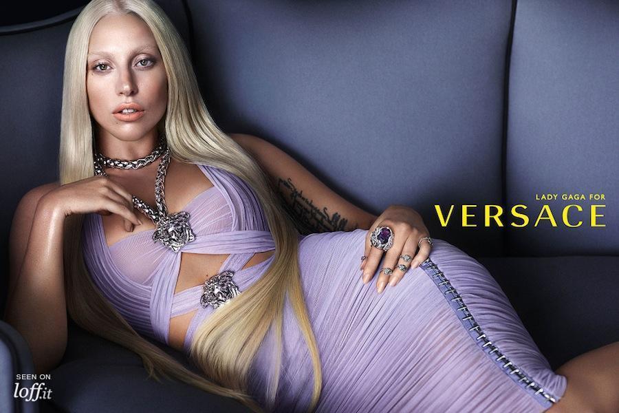 imagen 5 de Versace-Gaga. Separadas al nacer.