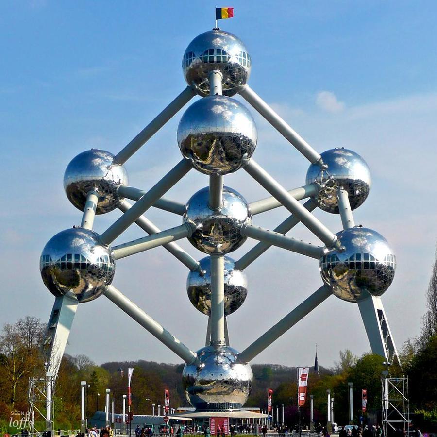 imagen 1 de El Atomium de Bruselas fascina a los niños.