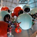 El Atomium de Bruselas fascina a los niños.