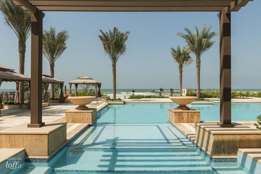 imagen 2 de Resort de lujo en un desierto turquesa.