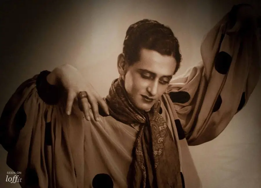 Ojos verdes, verdes como la albahaca. Verdes como el trigo verde y el verde, verde limón. 