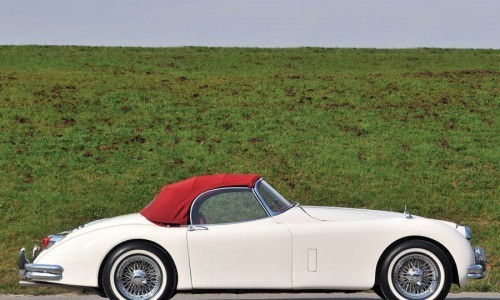 El mítico Jaguar XK150 Roadster de 1958 que podrías comprarte.