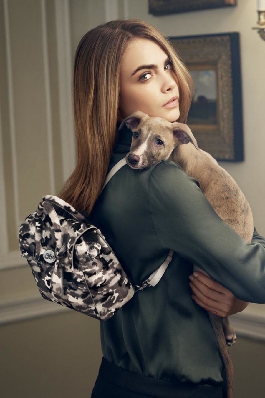 imagen 2 de Cara Delevingne. Lujo animal para Mulberry.