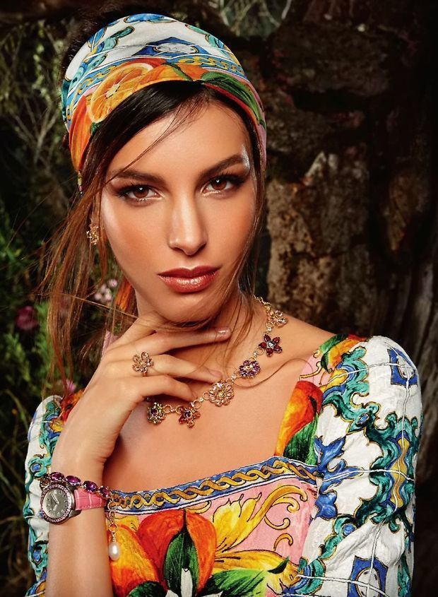 imagen 1 de Kate King presenta las flores de alta joyería de Dolce & Gabbana.