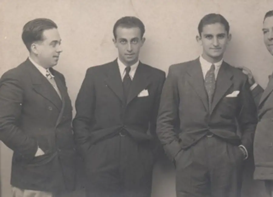 En esta vida el que no torea, embiste... la vida es así, se la pasa uno toreando y embistiendo.