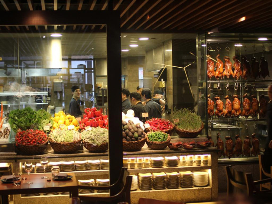 imagen 3 de Restaurante con mercado a la vista.