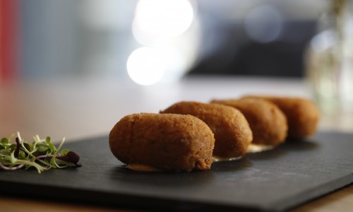 Tapeo de autor con sabores del Cantábrico.