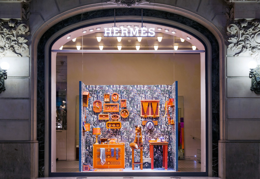 imagen 3 de Un zorrillo en el escaparate de Hermès.