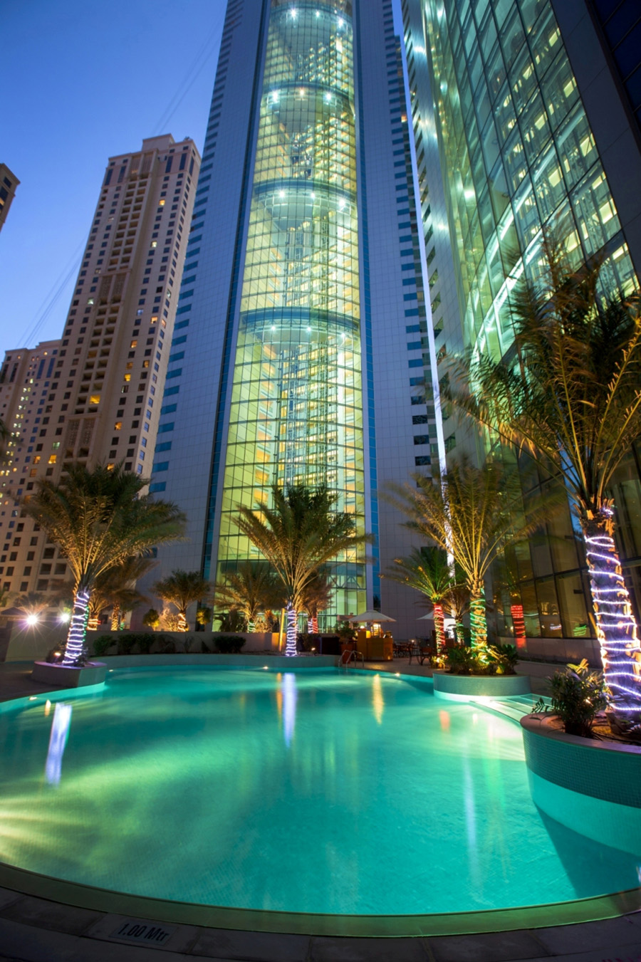 imagen 2 de Una noche en las torres gemelas de Dubái.