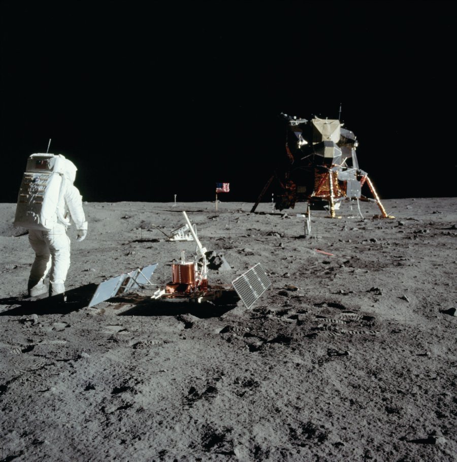 imagen 4 de 45 años después, Omega vuelve a la luna.