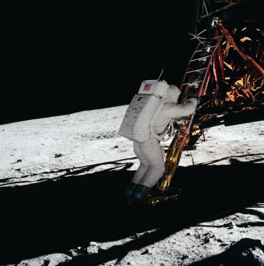 imagen 9 de 45 años después, Omega vuelve a la luna.