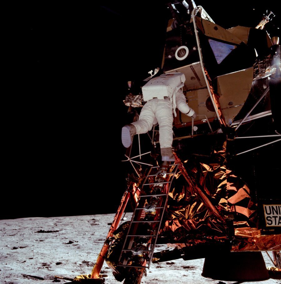 imagen 3 de 45 años después, Omega vuelve a la luna.