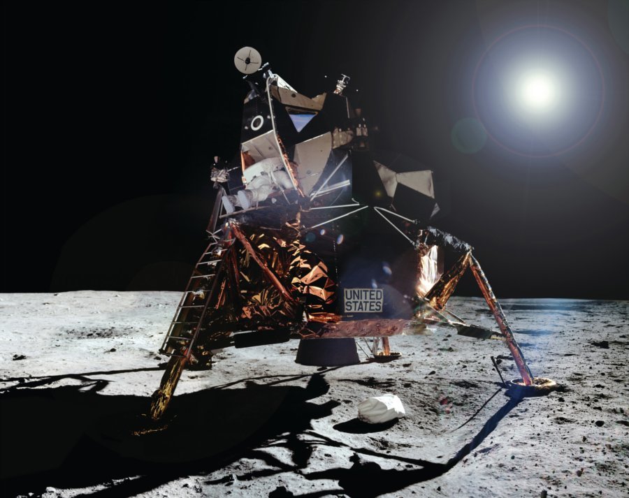imagen 6 de 45 años después, Omega vuelve a la luna.