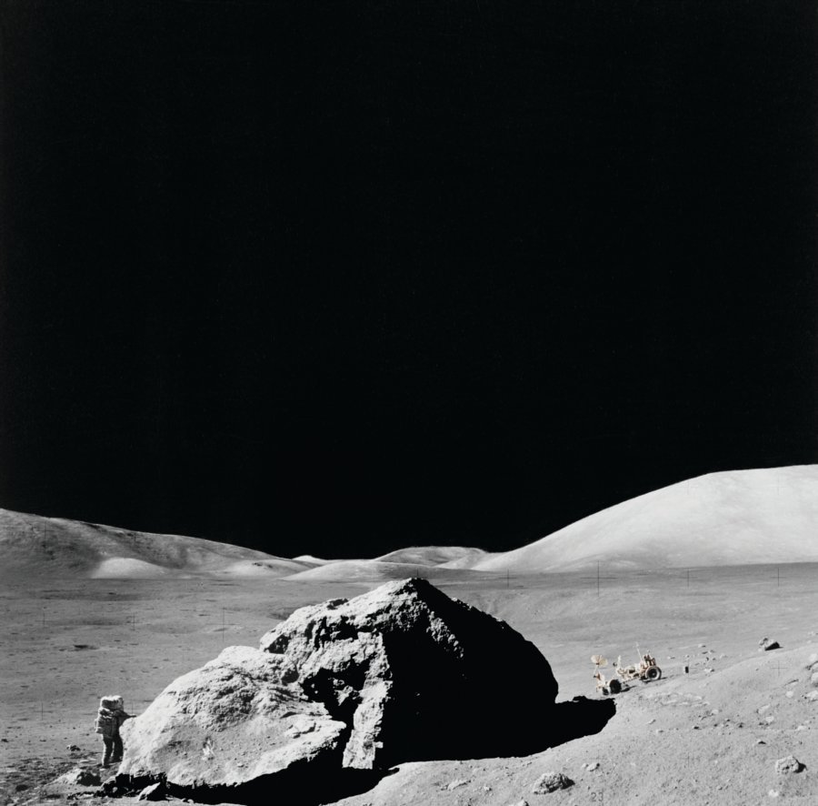 imagen 12 de 45 años después, Omega vuelve a la luna.