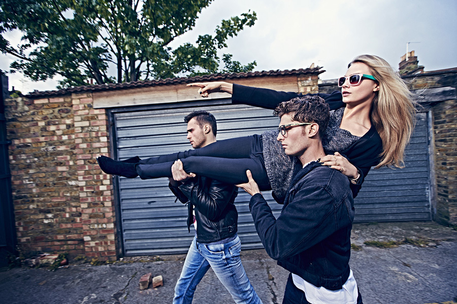 imagen 1 de Cara Delevinge se divierte en los tejados de Londres con Pepe Jeans.