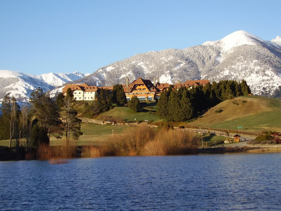 imagen 7 de Golf y esquí junto a un lago helado de Patagonia.