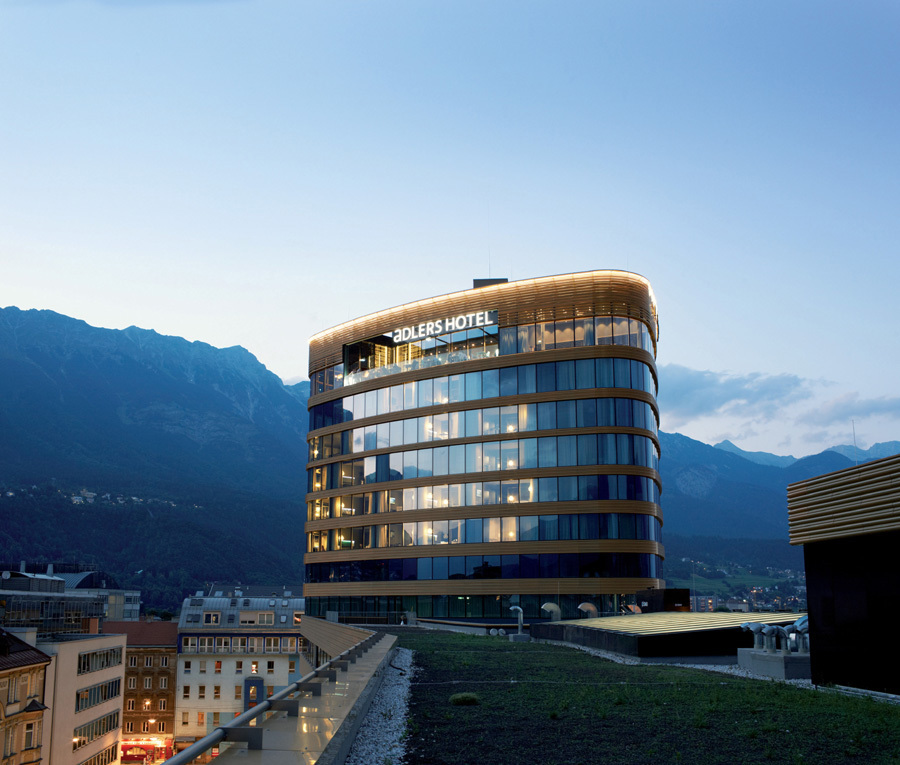 imagen 2 de Innsbruck, a vista de águila en su terraza de moda.