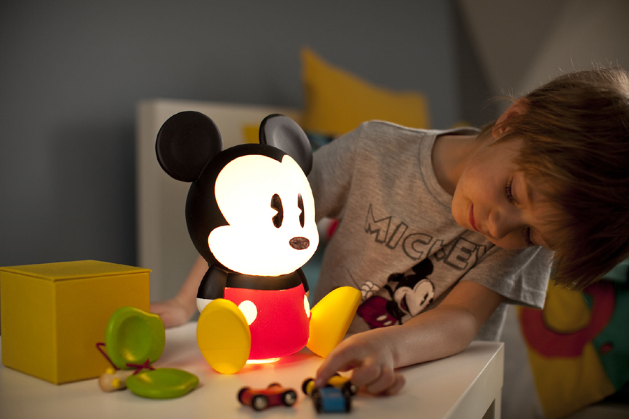 imagen 2 de Mickey se encarga del cuento de buenas noches.