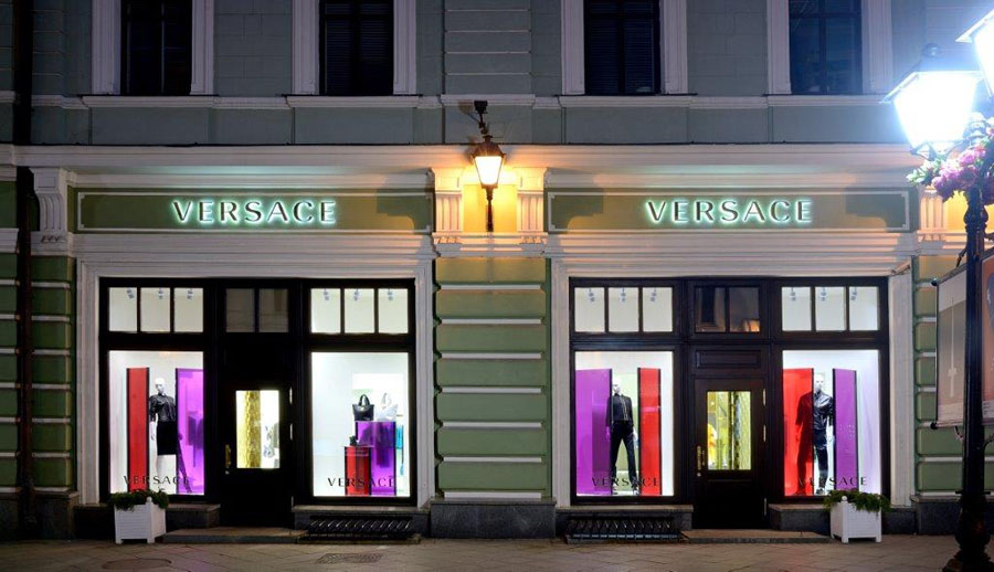 imagen 6 de Versace inunda Moscú de oro.