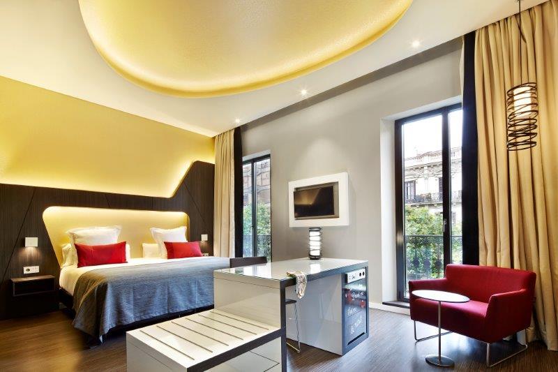 imagen 5 de Dupont Corian colorea el hotel Vincci Gala de Barcelona.