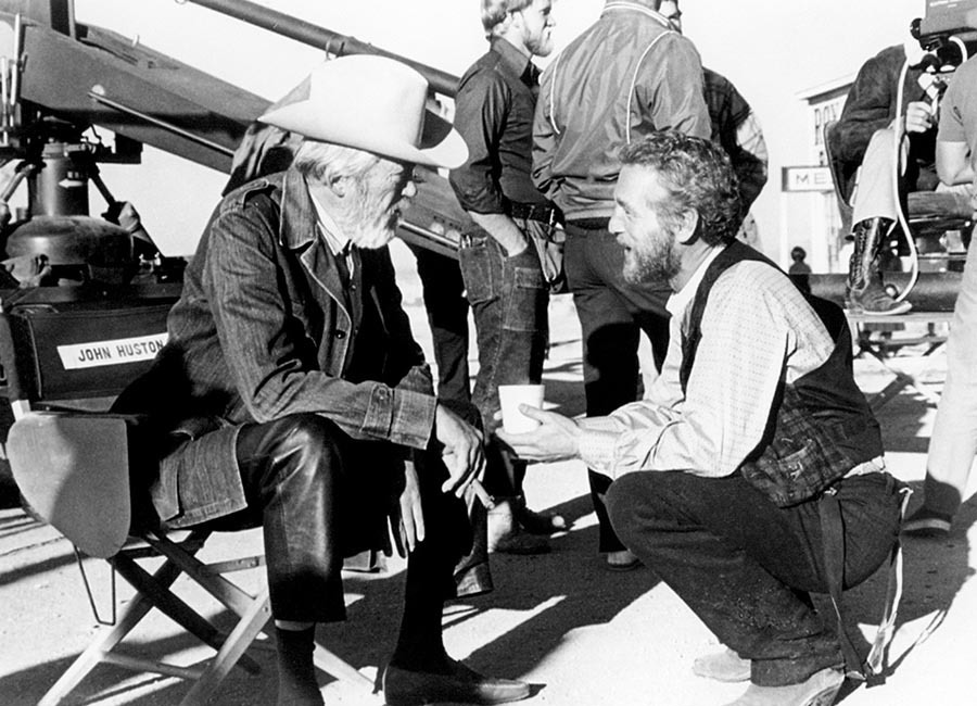John Huston era un brillante cineasta que mandaba al carajo a los demás y violaba continuamente todas las leyes tácitas del mundo del cine. Pero tenía la mágica y casi divina habilidad de salir siempre airoso.