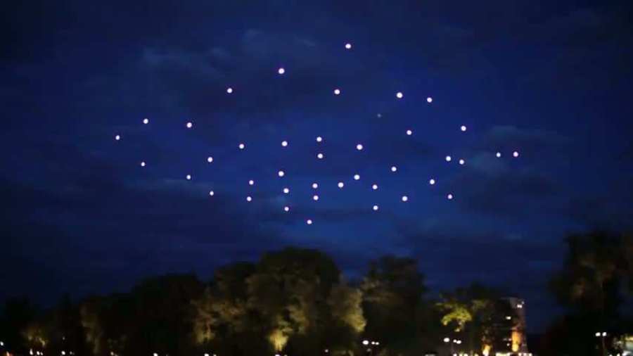 imagen 2 de Drones artísticos que dibujan en el cielo.