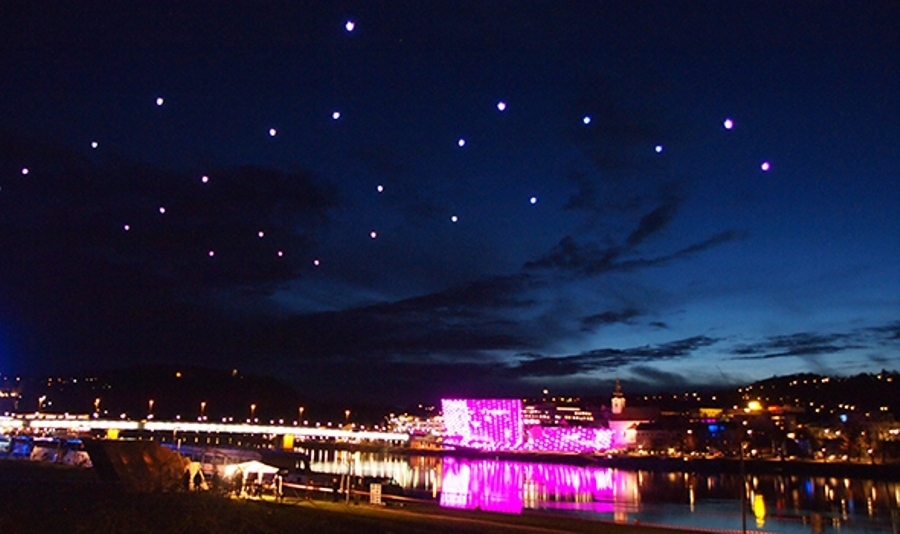 imagen 1 de Drones artísticos que dibujan en el cielo.