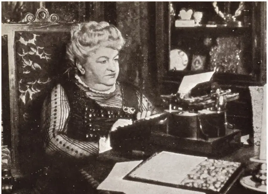 Tres acontecimientos importantes en mi vida se siguieron muy de cerca: me vestí de largo, me casé y estalló la Revolución de septiembre de 1868.