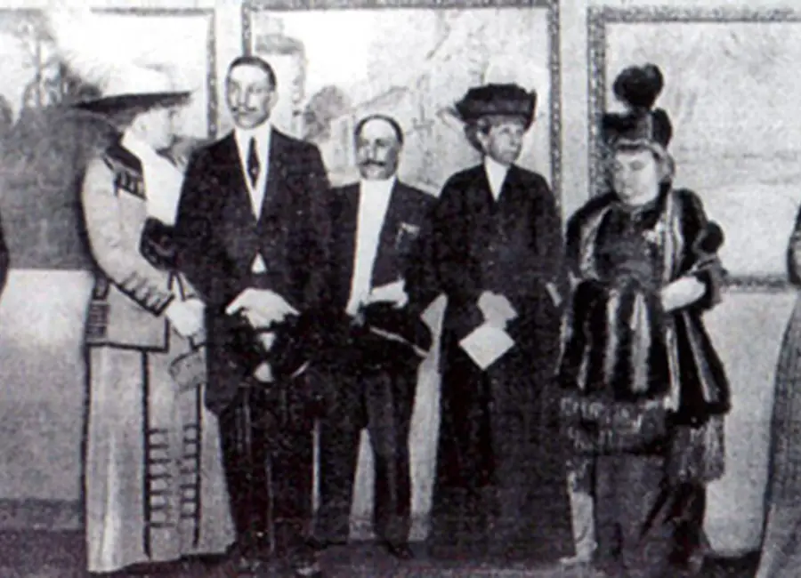 Es absurdo que un pueblo cifre sus esperanzas de redención y ventura en formas de gobierno que desconoce.