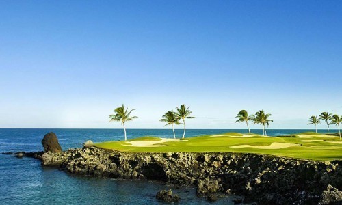 Golf, palmeras y volcanes en Mauna Lani Bay.