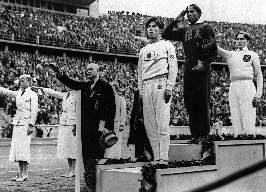 Los trofeos acaban corrompiéndose, los verdaderos amigos en cambio, no acumulan polvo.