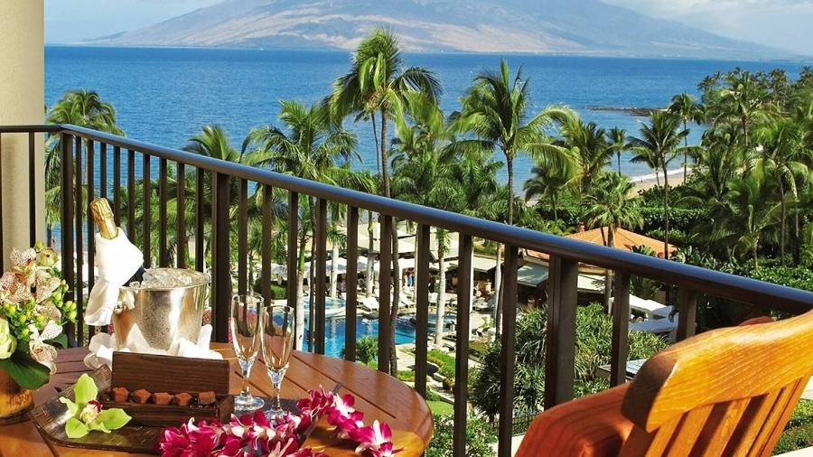 imagen 3 de Una copa de vino en el Four Seasons de Maui.
