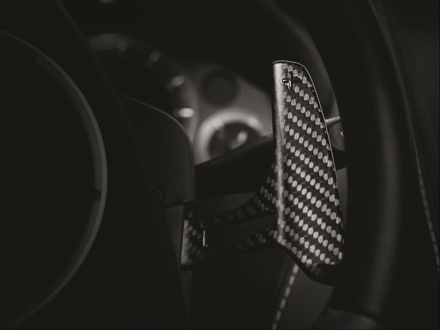 imagen 13 de Vanquish Carbon Edition. Aston Martin se rinde al lado oscuro.