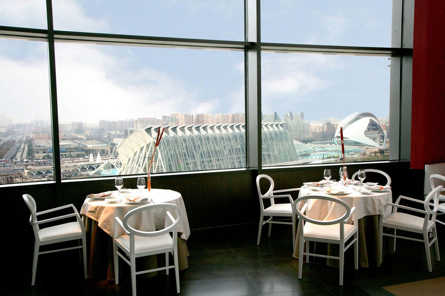 imagen 2 de Vertical, el restaurante más alto de Valencia.