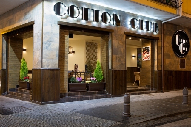 imagen 1 de Cotton Club: cafés, copas y cócteles en Granada.