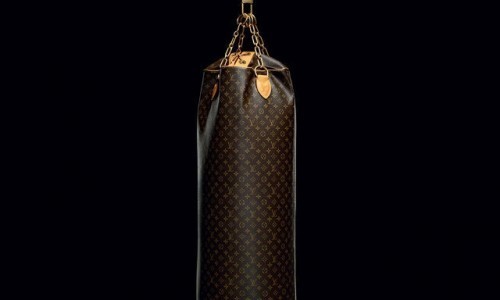 Karl Lagerfeld boxea con Louis Vuitton.