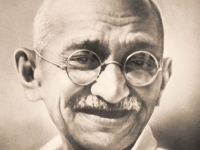 Mahatma Gandhi, político, pensador y defensor de la igualdad, la libertad y el esfuerzo.