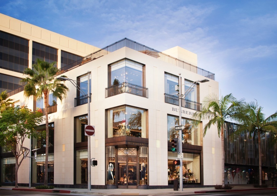 imagen 3 de Burberry abre las puertas de su flagship store en Beverly Hills.