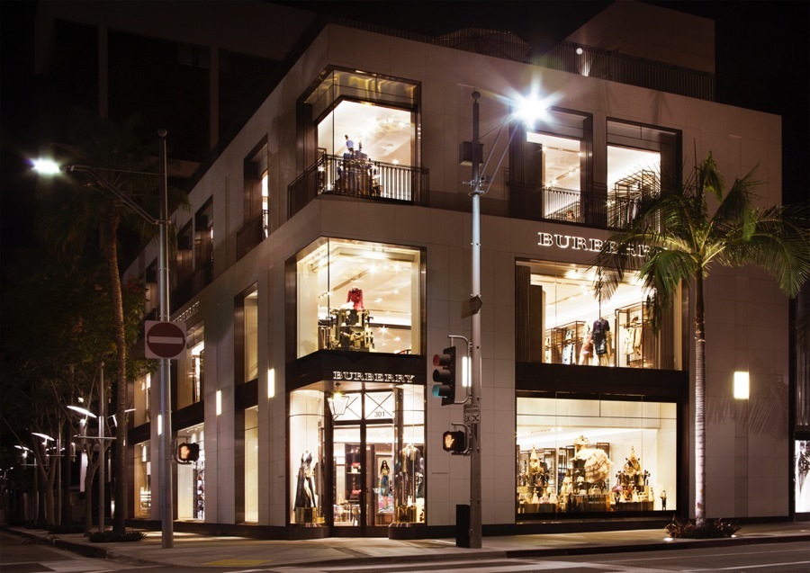 imagen 4 de Burberry abre las puertas de su flagship store en Beverly Hills.