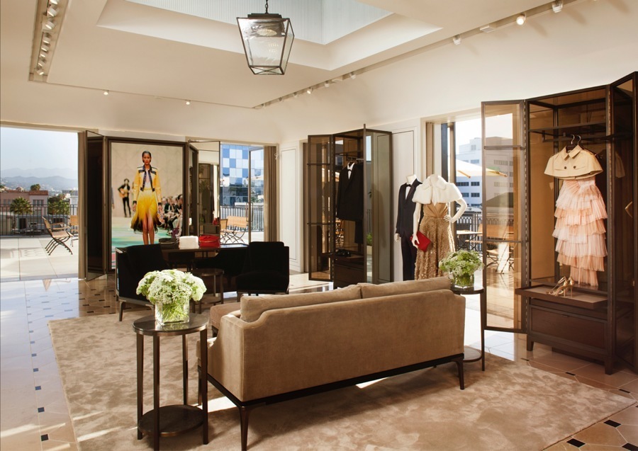 imagen 8 de Burberry abre las puertas de su flagship store en Beverly Hills.