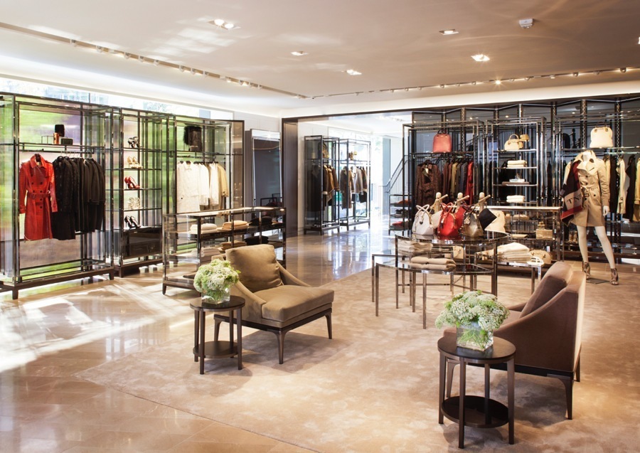 imagen 5 de Burberry abre las puertas de su flagship store en Beverly Hills.