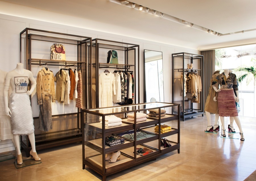 imagen 10 de Burberry abre las puertas de su flagship store en Beverly Hills.